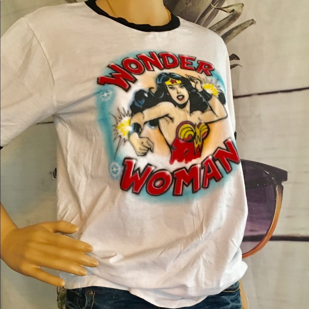 - Wonder Woman Tee Sz. M